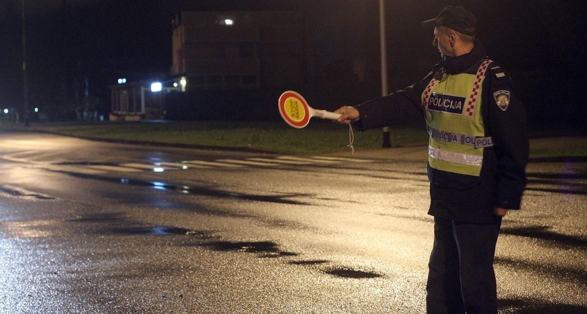 Vinkovačka policija u pet ujutro zaustavila pijanu maloljetnicu (17) bez vozačke