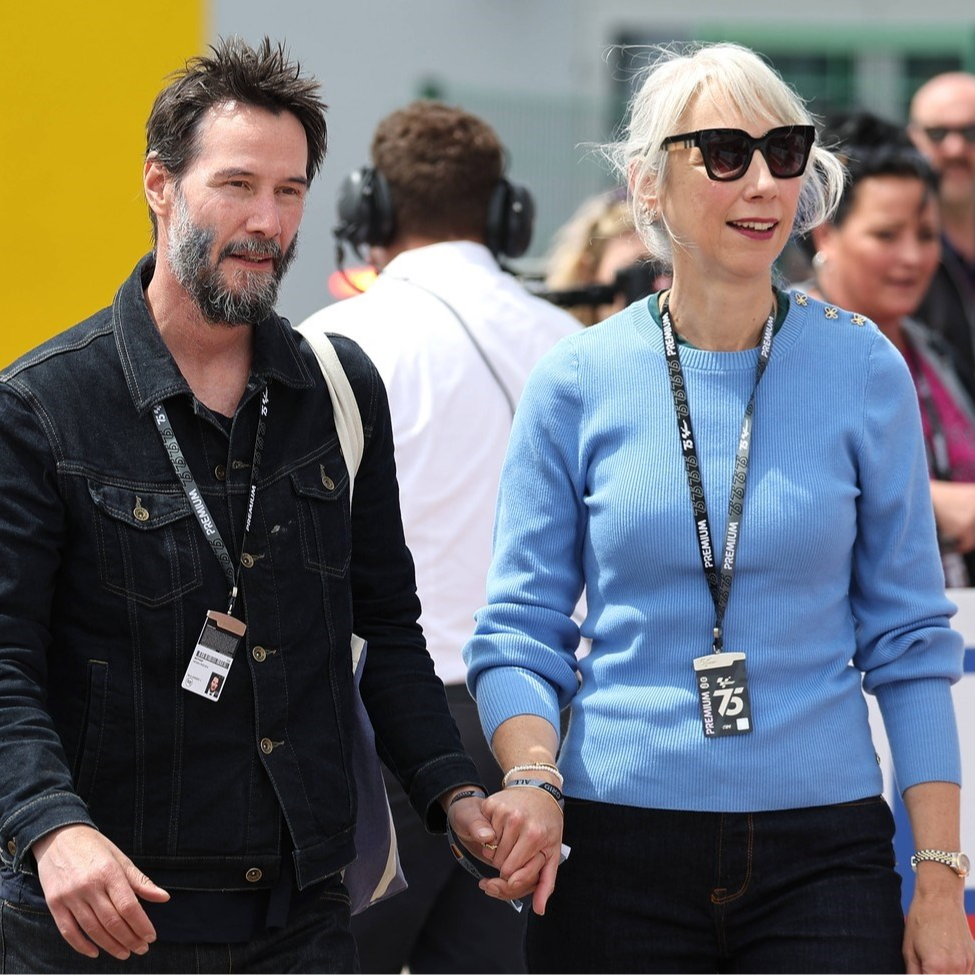 Keanu Reeves se s djevojkom pojavio na motoutrci, nisu skrivali zaljubljenost