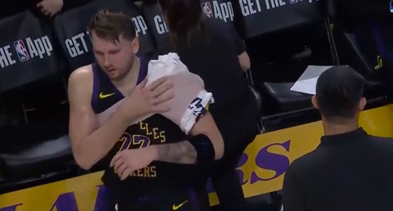 VIDEO Novi problem za Lakerse? Dončić napustio igru i vratio se s ledenim oblogom