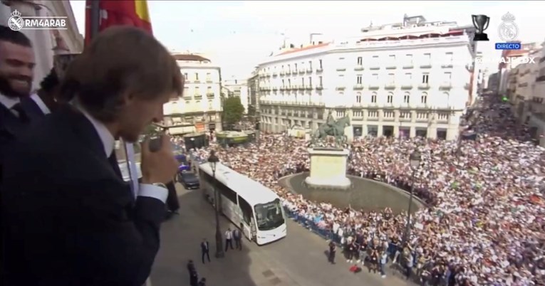 VIDEO Modrić stao na balkon usred Madrida. Navijači ga prekinuli i poslali mu poruku
