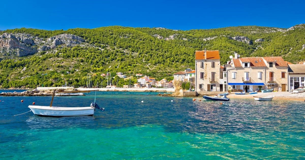 Condé Nast Traveler čitateljima preporučio da posjete Vis, Brač i Rovinj