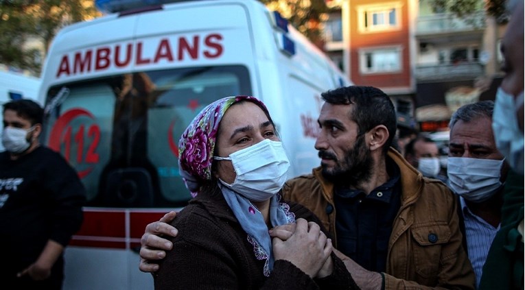 U potresu u Turskoj i Grčkoj poginulo najmanje 27 ljudi
