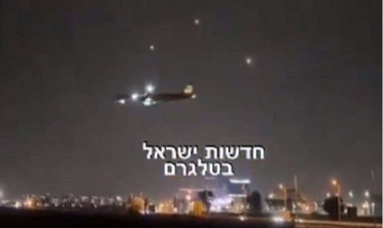 VIDEO Putnički avion slijeće u Tel Avivu dok Iron Dome ruši Hamasove rakete