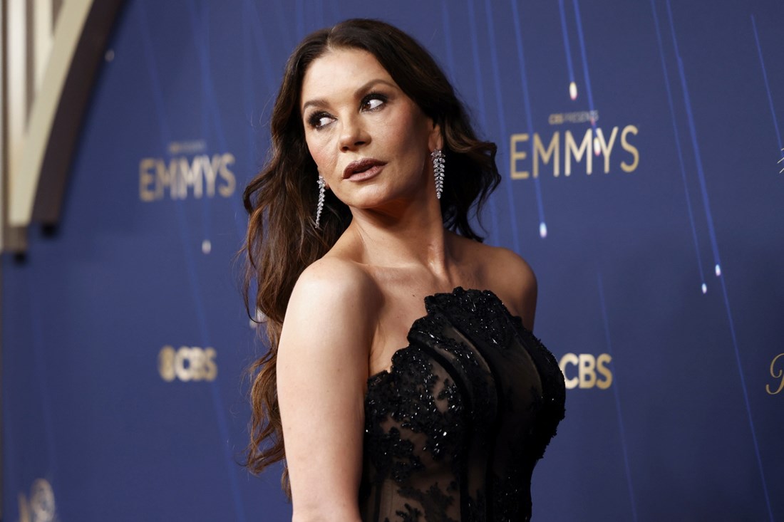 Catherine Zeta-Jones (55) zasjenila sve u zavodljivoj prozirnoj haljini