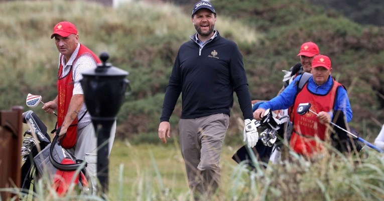 Noćna mora JD Vancea na Trumpovom terenu. Ismijan je zbog partije golfa