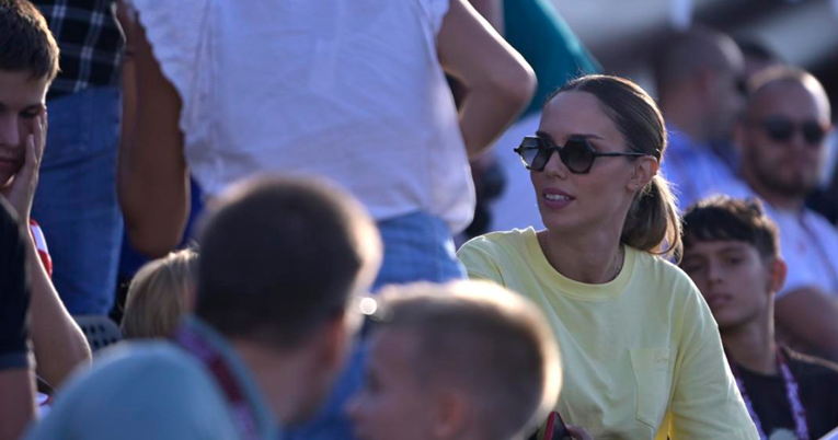 Franka Batelić sa sinčićem Viktorom bodrila Vedrana Ćorluku s tribina