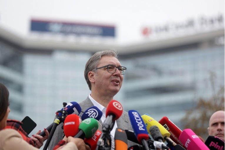 VIDEO Vučić napao hrvatske novinare nakon glasanja
