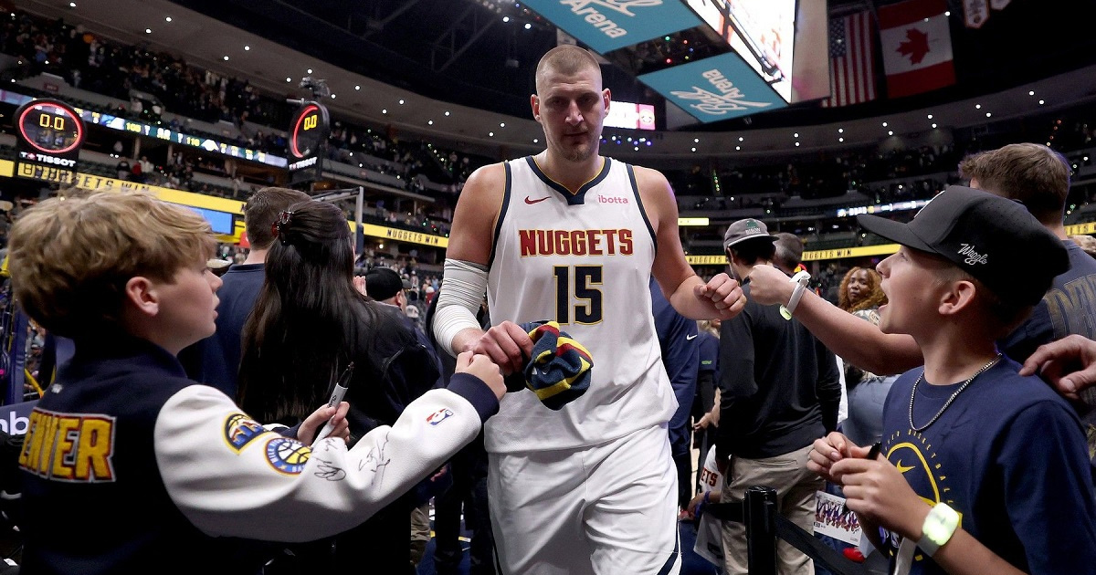 Jokić sjajan u velikom fajtu na startu play-offa. Na batine odgovorio triple-doubleom