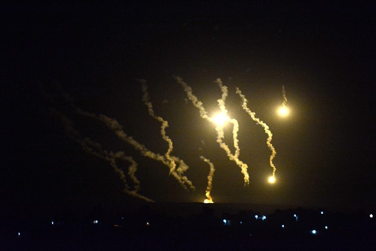 Pet raketa ispaljeno iz Iraka prema bazi američke vojske u Siriji