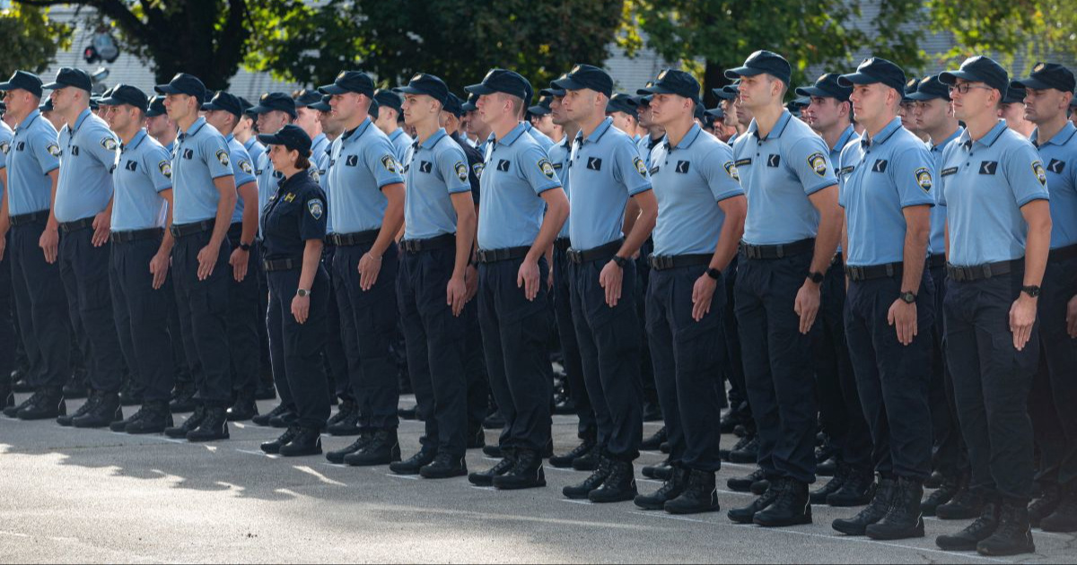 Prisegnulo 670 mladih policajki i policajaca