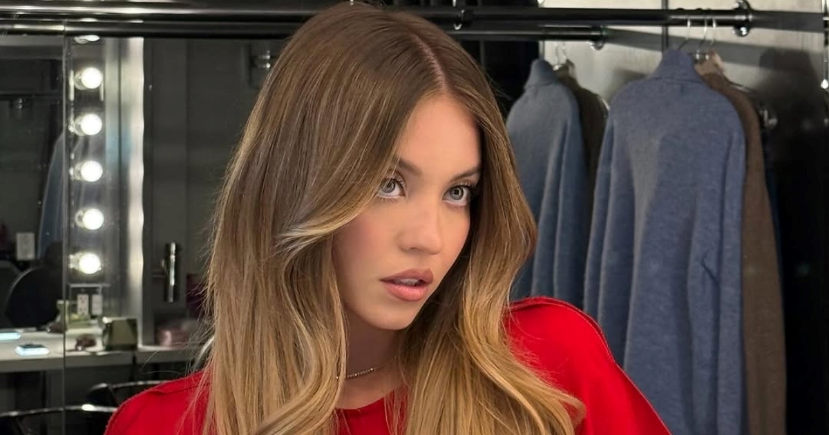 Sydney Sweeney očarala u crvenom, uspoređuju je s Marilyn Monroe