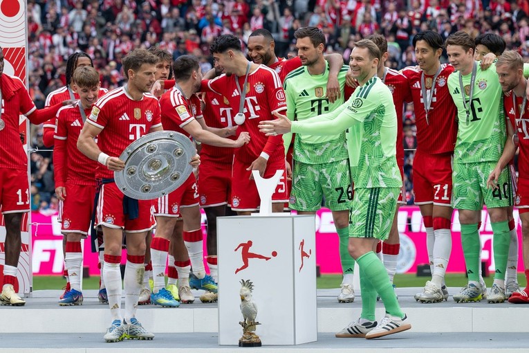 VIDEO Neuer je trebao podići trofej Bundeslige. Onda je pokazao veličinu