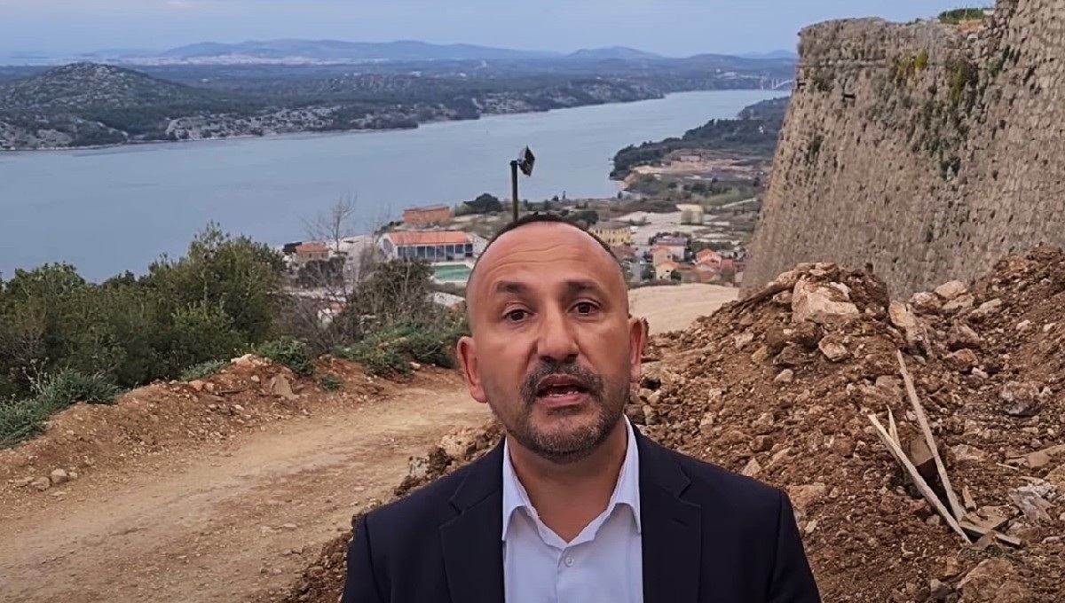 Zekanović: Razbacujemo se proračunskim novcem za čudnovate šatore