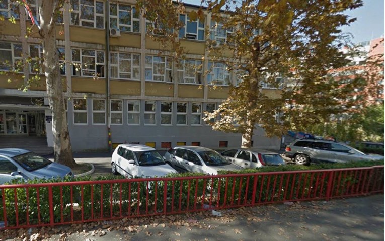 Učenici Sportske gimnazije u Beogradu napadnuti dimnim bombama