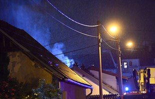U Zagrebu gorjele kuće, vatrogasci na terenu. Na dijelu Peščenice nema struje