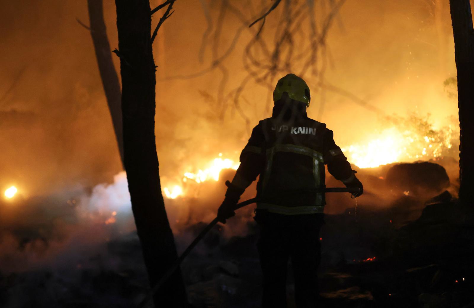 Milna je obranjena. Ima nagorenih objekata, oko 200 ljudi evakuirano