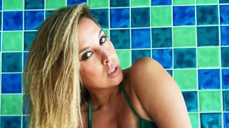 Nives Celzijus pozirala u novoj haljini, istaknula prebrutalan dekolte