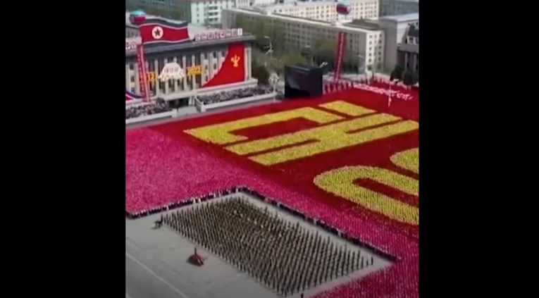 VIDEO U Sjevernoj Koreji održana ogromna parada, Kim Jong-un mahao s balkona