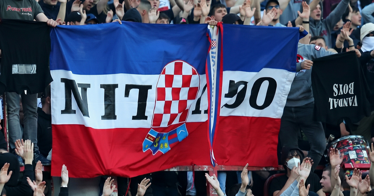 Pojavila se slika hrvatskih navijača prije nego su im Delije zapalile zastave
