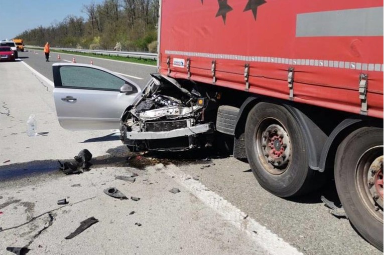 FOTO Zabio se u kamion koji je na autocesti A3 stajao u koloni i poginuo