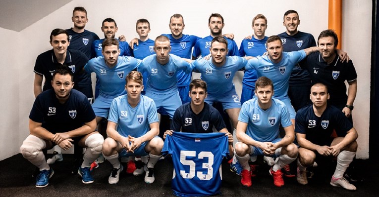Futsal Dinamo pomaže Petrinji, pogledajte kakve su dresove napravili