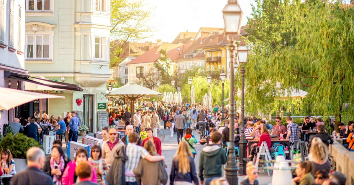 Slovenija uvodi obaveznu božićnicu za sve zaposlene, pogledajte iznos