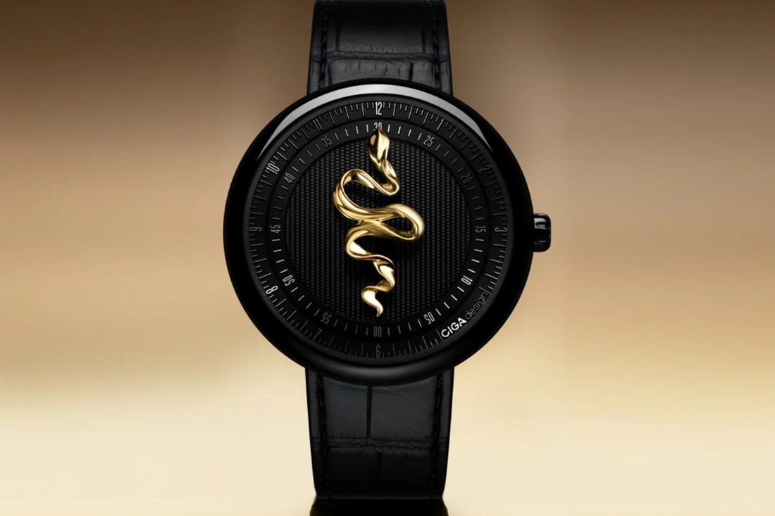 Zmija od 18-karatnog zlata na zapešću