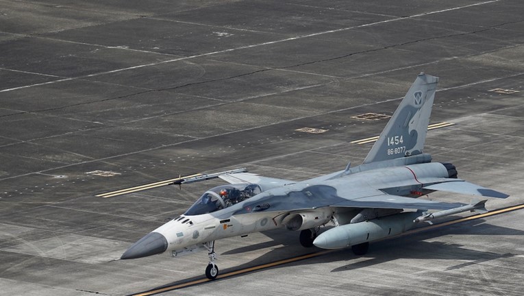 Sudarila se dva tajvanska borbena aviona, pala su u more