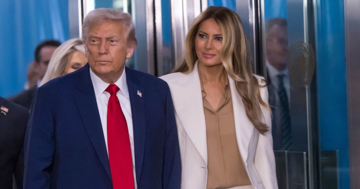 Melania Trump u UN-u nosila bijelo Dolce & Gabbana odijelo