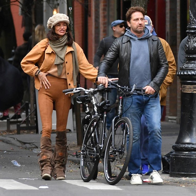 Gerard Butler uživa u šetnji s partnericom, ali svi pričaju samo o jednom detalju