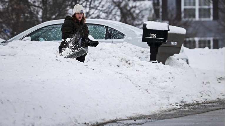 Snježna oluja pogodila SAD, oko 145.000 ljudi ostalo bez struje