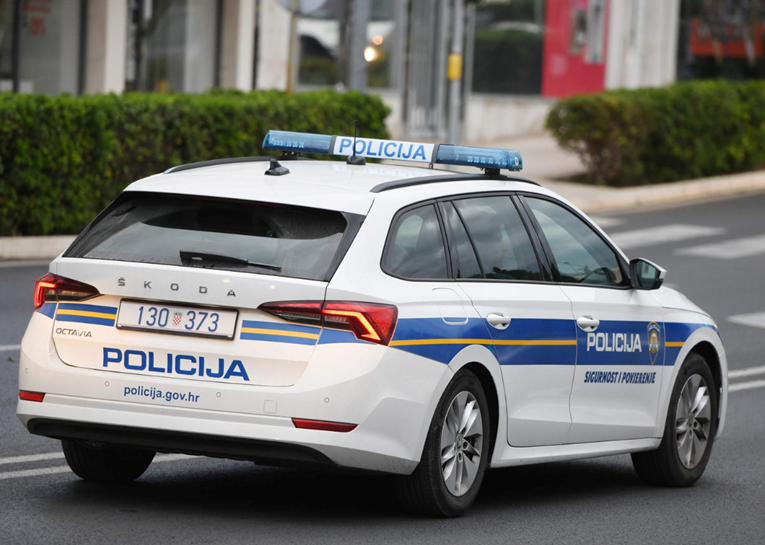 Muškarac (59) zračnom puškom upucao psa