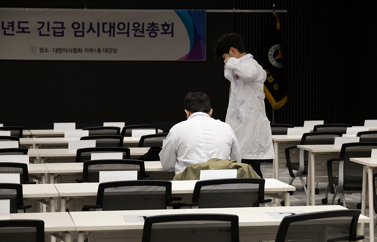 U Južnoj Koreji prosvjeduju liječnici, vlada najavila uhićenja ne vrate li se raditi