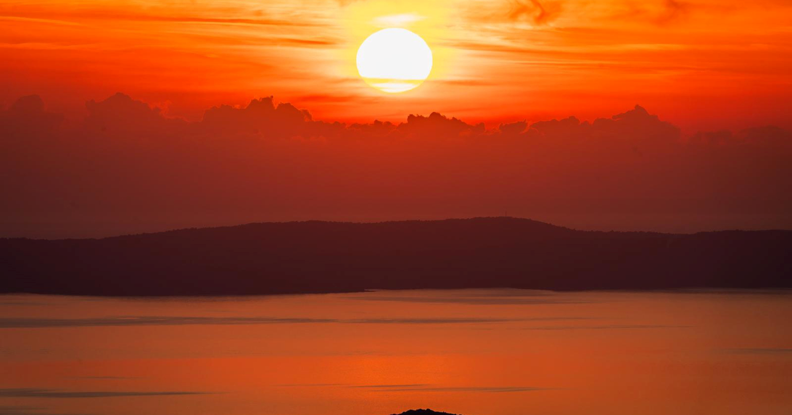 Fotograf se popeo na Mosor i snimio zalazak koji je oduševio Dalmaciju