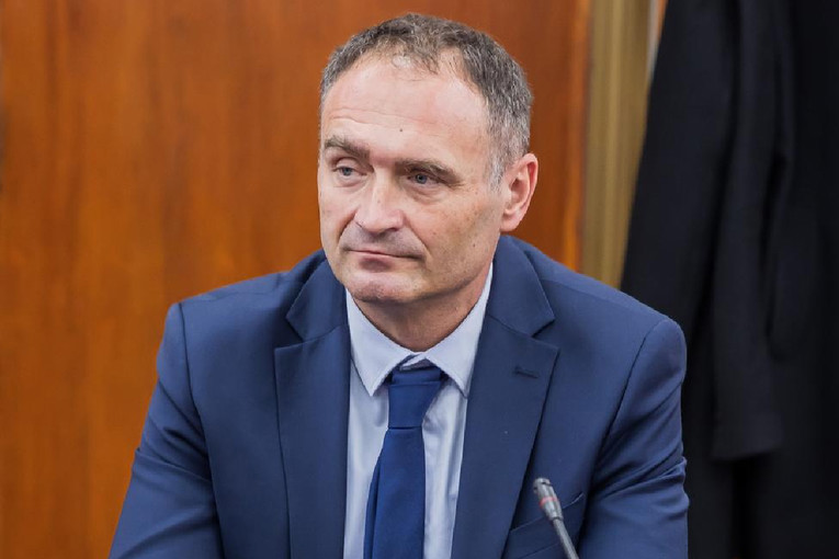 Napao gradonačelnika Visa šakom i kacigom, prijetio mu i razbio bicikl