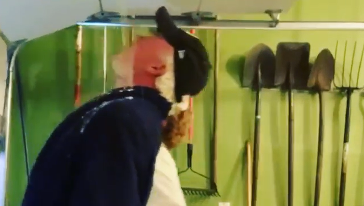 VIDEO Djed i baka pokazali kako cugaju u garaži za vrijeme karantene i postali hit