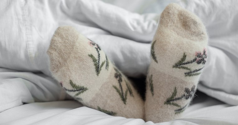 Što se može dogoditi tijelu ako spavate u čarapama?