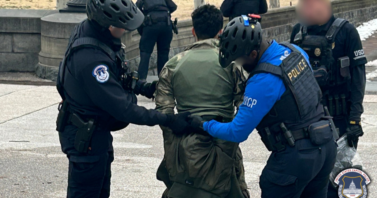 FOTO Tinejdžer (18) s napunjenom sačmaricom potrčao prema Kapitolu