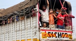 U sudaru dva kamiona poginula 23 indijska radnika migranta
