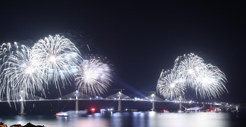 VIDEO I FOTO Skup HDZ-a na Pelješkom mostu Kinezi su gledali iza ograde