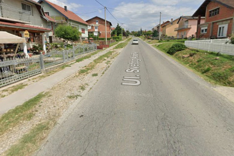 Maloljetni motorist imao sudar s traktorom u Čazmi. Helikopterom je prebačen u Zagreb