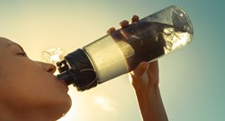 Pijenje vode nije dovoljno za hidraciju, tvrde stručnjaci
