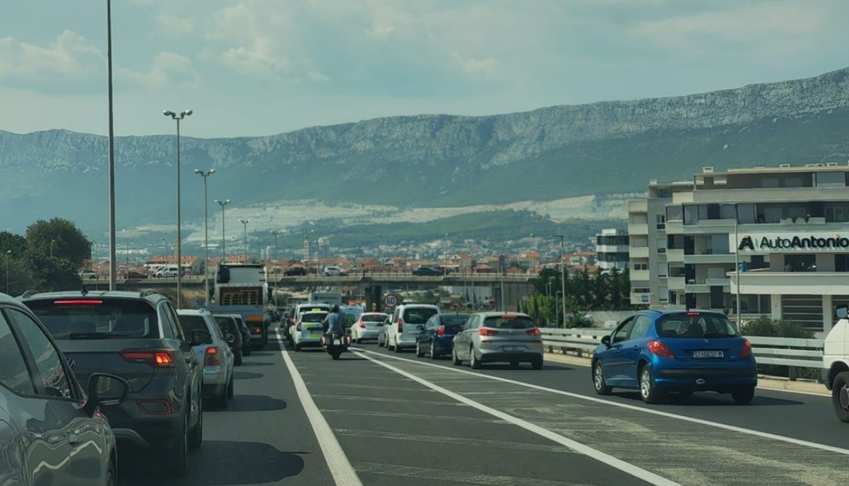 FOTO Velika gužva na izlazu iz Splita, kolaps prema Solinu. "Ovo više nije normalno"