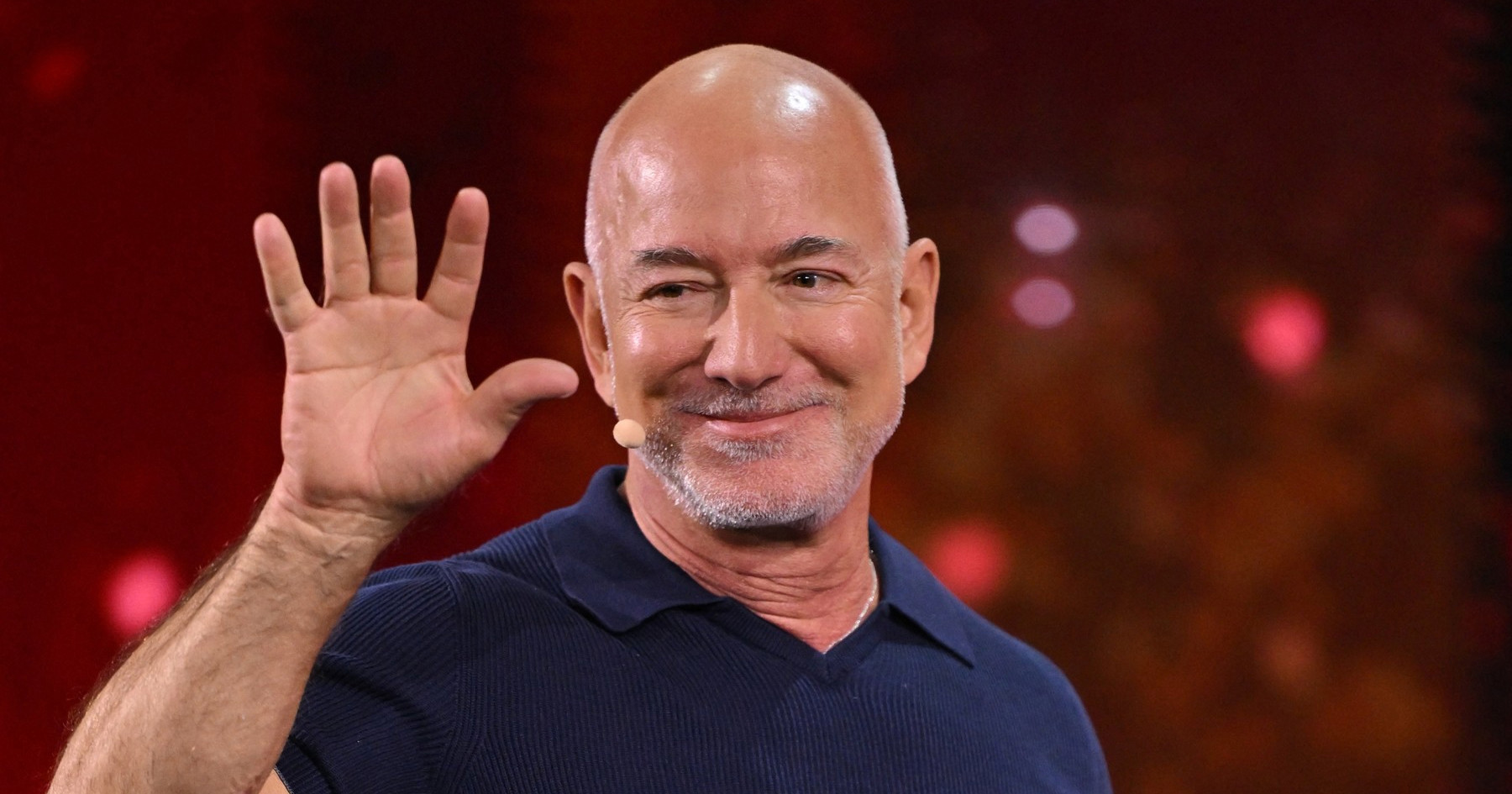 Bezos: AI vam neće uzeti poslove, stvorit će manjak radnika