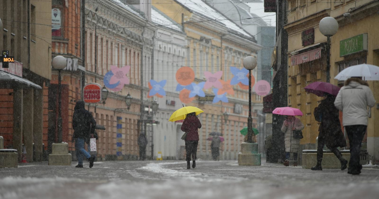 Snijeg paralizirao sjeverozapadnu BiH. Bez struje 50.000 ljudi, otkazana nastava