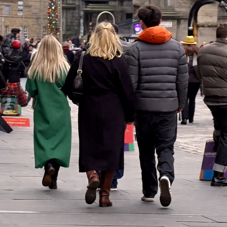 Jedna česta greška koja otkriva da netko fura novi kaput na blagdanskoj špici