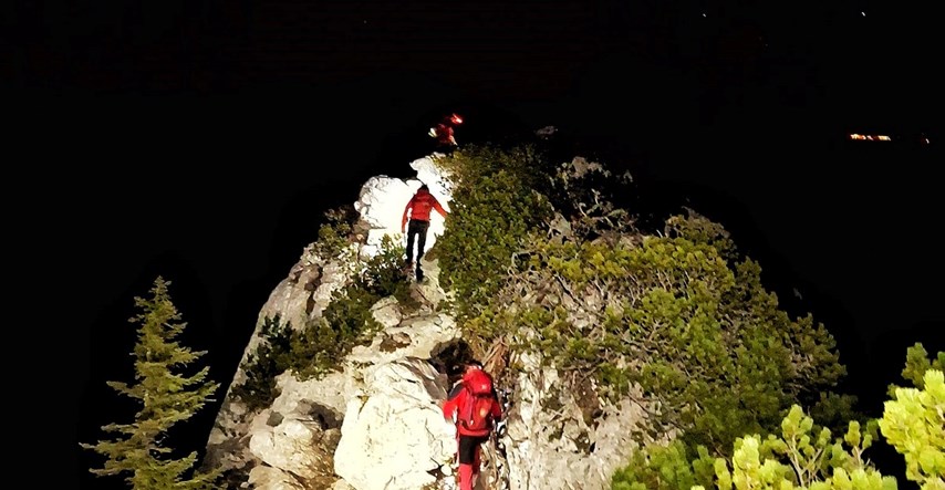 Planinari se izgubili na zabranjenoj stazi na Velebitu. HGSS opisao veliku akciju