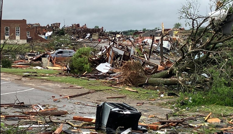 VIDEO Deseci tornada poharali Oklahomu. Troje umrlo, proglašena izvanredna katastrofa