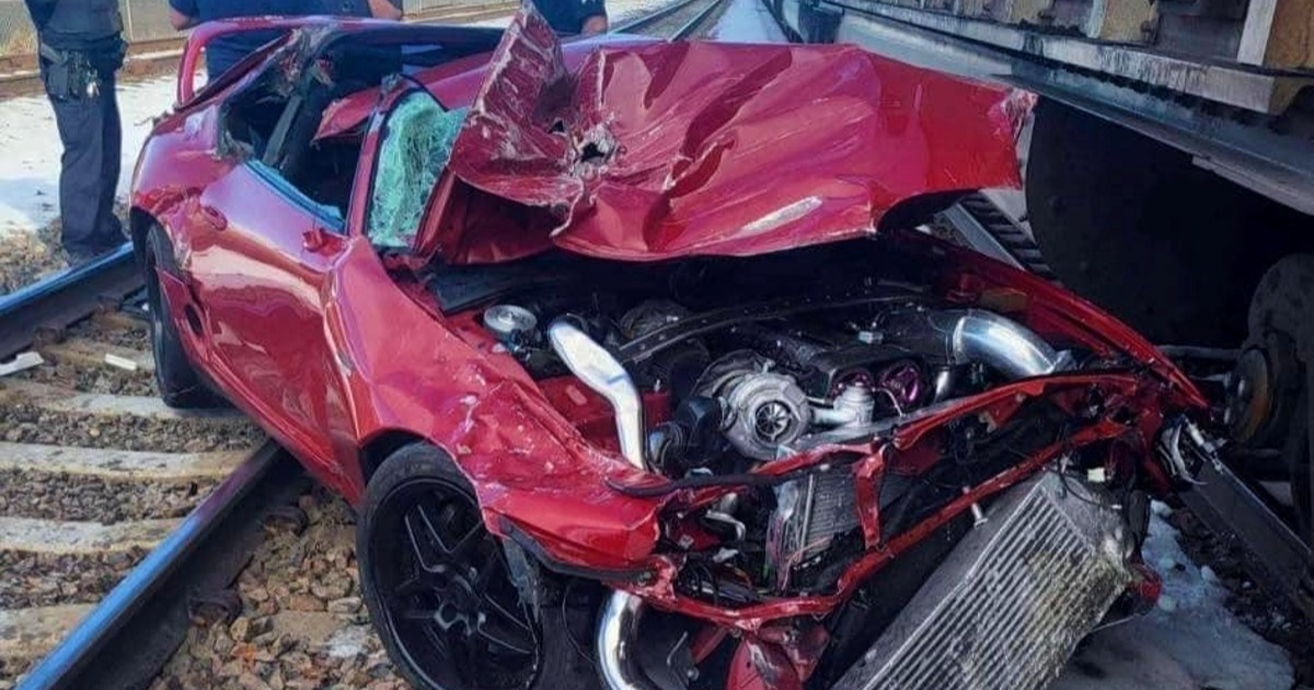 VIDEO Mehaničar izveo kultnu Supru na probnu vožnju i zabio se u vlak