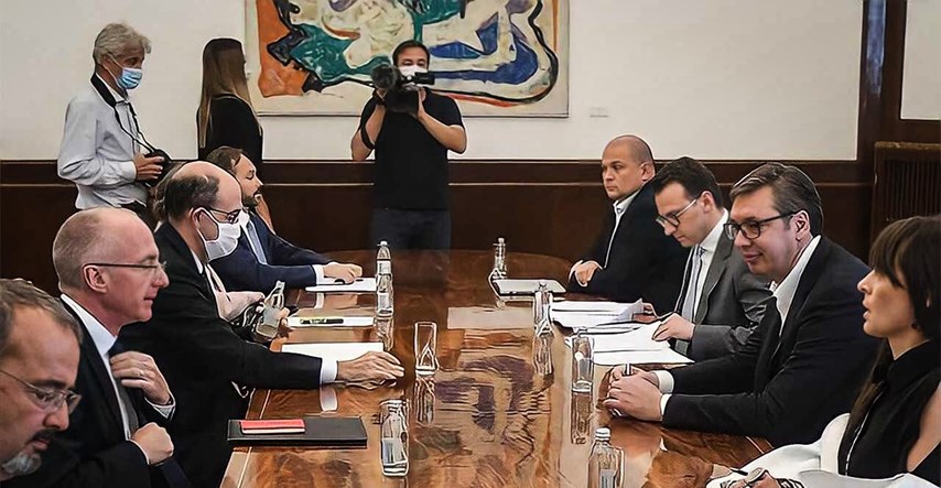 Vučić se sastao sa zapadnim ambasadorima, kaže da ih je pitao "jesi li normalan bre?"